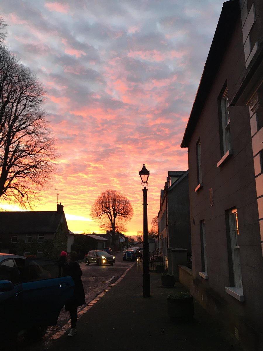 anniean39693586's tweet image. #PinkSunrise 💗