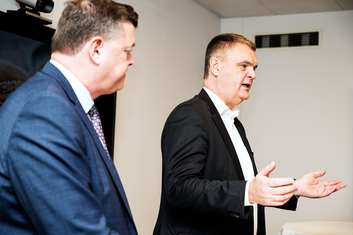 spisekammeret's tweet image. Vi lægger hus til første møde i klimapartnerskabet for fødevare- og landbrugssektoren i dag. Det er vigtigt, at vi har fokus på at videreudvikle vores fødevareproduktion og at være et foregangsland internationalt. Tak til @MogensJensenS for at komme forbi #dkpol #dkbiz