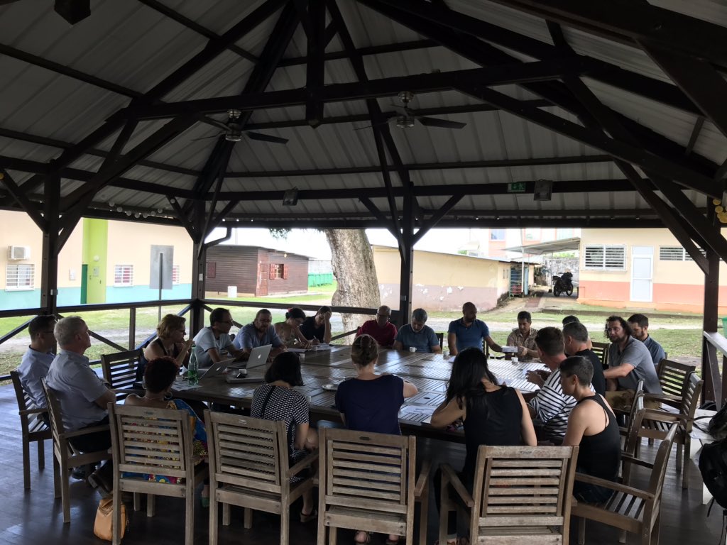 GaelleFornet's tweet photo. Hier pm rencontre entre les personnels #EcoFoG et #LEEISA @INEE_CNRS @univguyane au carbet de @PasteurGuyane pour parler organisation stratégique à l’approche de la vague d’évaluation @Hceres_ en 2020 https://t.co/MIbo0g0NFG
