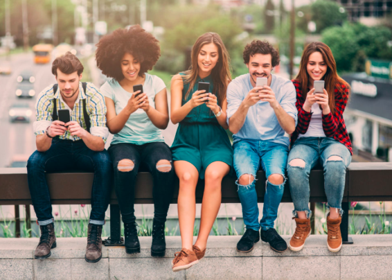 carlopadial's tweet photo. ANUNCIO SERIO: ¿Eres millennial? Necesito compilar opiniones de millennials sobre cualquier cosa en un vídeo. 
Pueden ser temas trascendentes o frívolos, da igual.

Envíame un mensaje por DM con tus opiniones en cualquier formato, ya sea audio, video, o texto. 

cc @didac_alcaraz https://t.co/OC3oJx7VF7