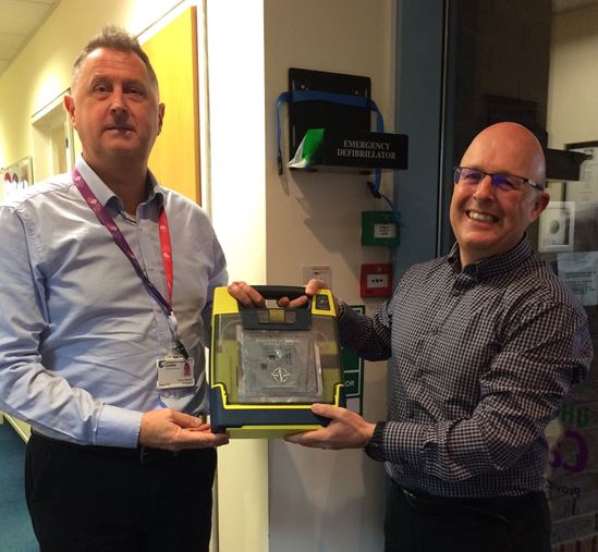 We're delighted to work in partnership with @SECambulance to install a defib lifesaving device. This has been unveiled by our MD Steve Gates and Tony, who is a volunteer community first responder.  One of the ways we and @ppptakingcare  support our local community in #Chichester