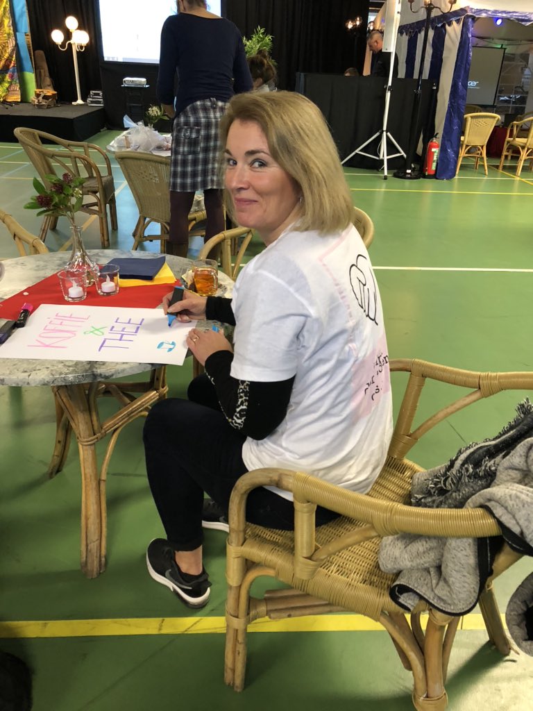 Mandy1603_asr's tweet photo. Samen met mijn lieve collega 
Barbara Vos(!) vanmiddag helpen bij de vossenjacht! 👍😃🦊

#asr #reinaerde #helpendoortedoen #jubileum #dennendal #50jaar https://t.co/zBSpG84iTo