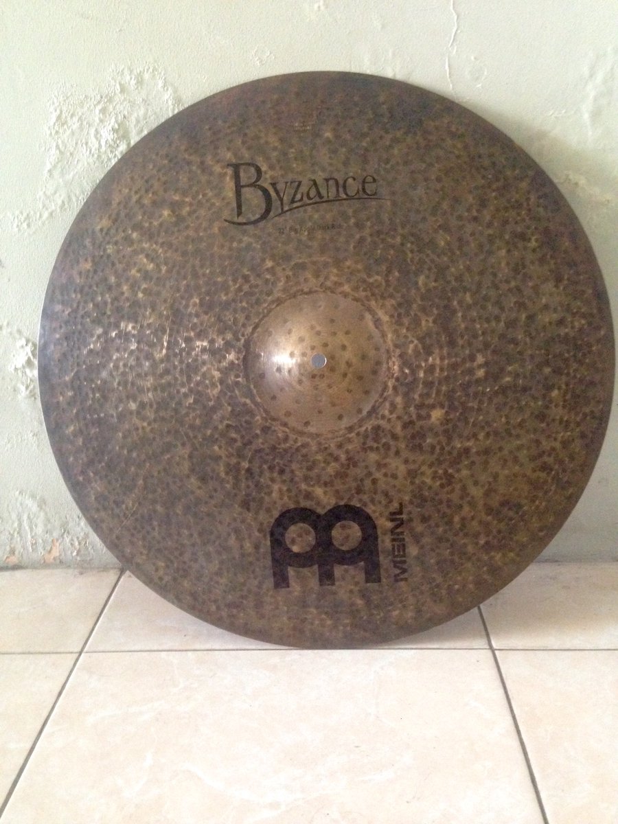 willysamuell's tweet photo. Wts Meinl Byzance Dark Big Apple Ride 22", kondisi mulus, no crack no keyhole, utk harga bisa hubungi wa 085933482161 @DrumBagus https://t.co/6CQ29FuSAT