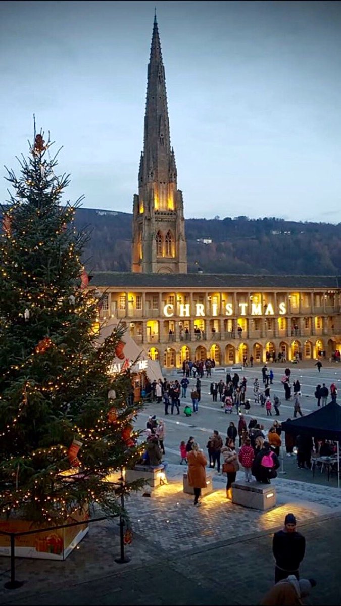 BatesBates75's tweet photo. #Truth in @HXCourier today from @JohnG_LDR @ThePieceHall #Trust had 2.5m visitors in the last yr #BeyondALLExpectations & research by #HMTreasury found that for every £1 spent operating~THIS generated £5:30 for #LocalEconomy MORE than covering the #ReGenerationCosts #SafeHands ❣ https://t.co/qSpYcRDwLF