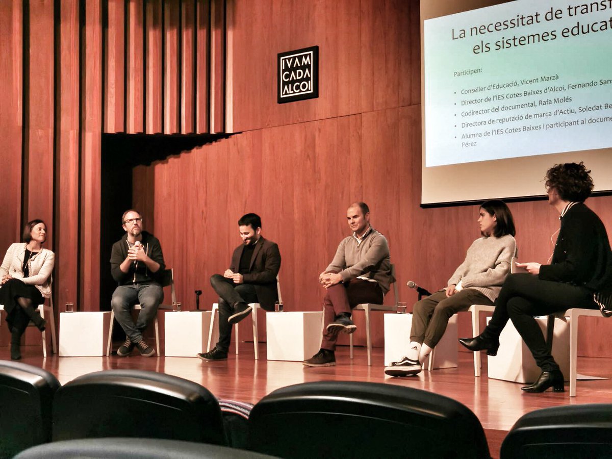 suicafilms's tweet photo. Album de fotos de la projecció de PICADES CONTRA EL VIDRE a l'IVAM CADA ALCOI i del col·loqui amb amb Vega, una de les protagonistes; el Conseller d'Educació, @VicentMarza; @fsansa33, director de l'@IESCotesBaixes; Soledad Berbegal d'@actiu i el codirector del film @rafamoles. https://t.co/9e1CDT9Vml
