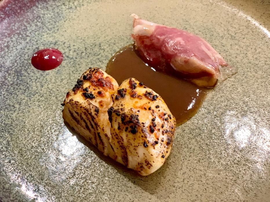 guideMichelinFR's tweet photo. Alexandre Mazzia en forme olympique en ce début d’année ! Voyage culinaire mémorable grâce au talent du jeune chef, aux produits exceptionnels et aux étonnantes saveurs élégamment équilibrées 😋😋 #Marseille #cuisinecreative #talent #2etoiles https://t.co/B5FB4M9SiO