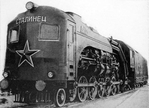 Twitter 上的 ぼろ太 鉄分がないので今まで知らなかったんですが ソ連のslには中央シリンダー配置の蒸気機関車 があってさらに同じようなレイアウトのエンジンで蒸気ディーゼルハイブリッド しかもシリンダーは蒸気とディーゼル共有する切り替え式 と言う激