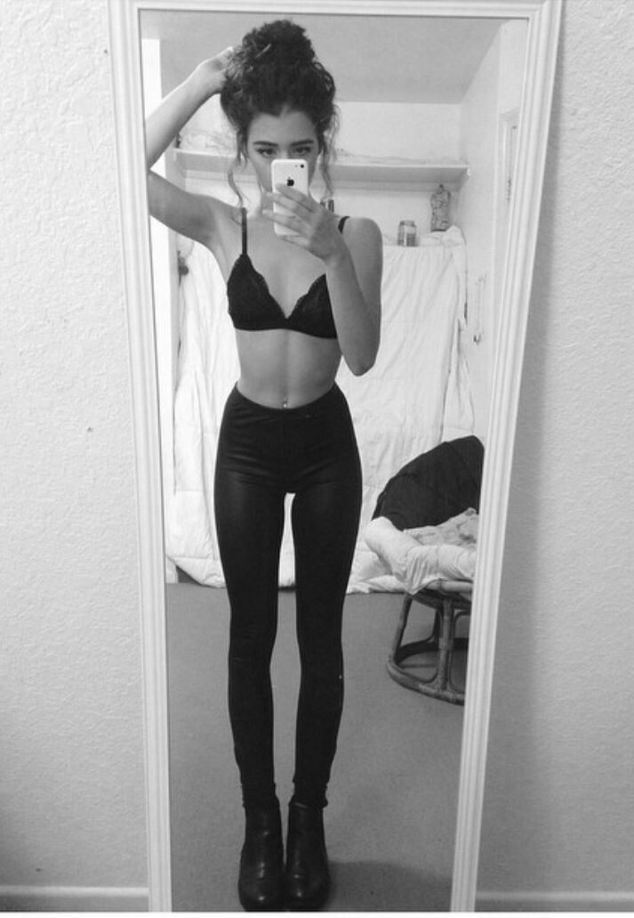 Caroline deisler рост вес. Худые длинные ноги. Бледные худые девушки. Ультра худые девушки. Худые девушки.