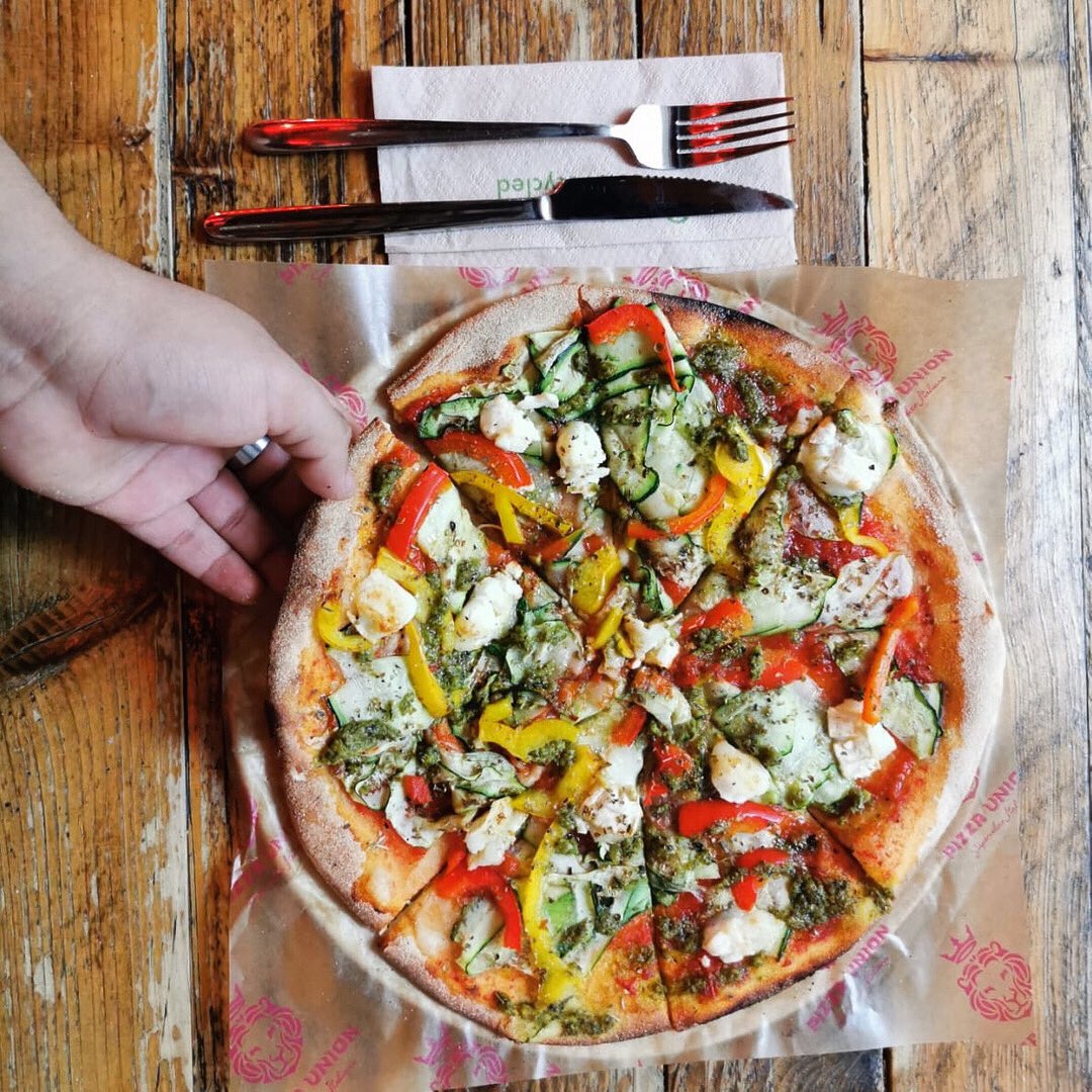 PizzaUnion's tweet photo. Whether you’re a full-time vegan or are trying it out for January - we've created a pizza for you... 

💚 The Vegano: Double Tomato Sauce · Pesto · Courgettes · 
Mixed Peppers · Oregano 

#Veganuary #Veganuary2020 https://t.co/2hzHBgZVEO