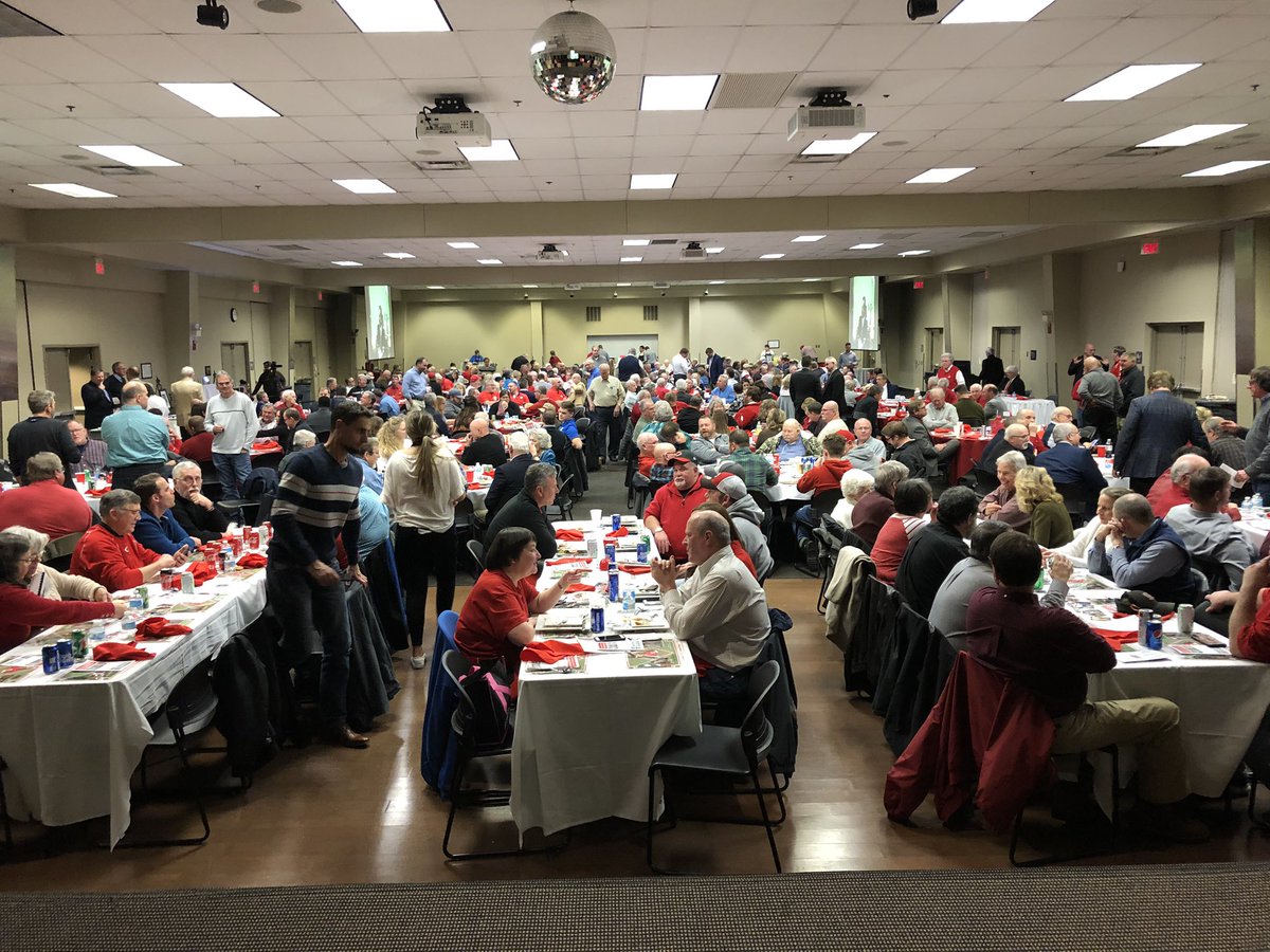 ScottMooreWAICG's tweet photo. Great time at the 16th Annual Portsmouth Murals Baseball Banquet, packed house! https://t.co/FZW4TKkYTu