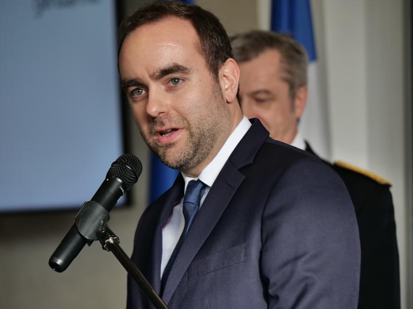 Plus que jamais, il est important de remercier la <a href="/Gendarmerie/">Gendarmerie nationale</a> nationale, institution engagée pour la patrie et toujours aux côtés des Français. La Sainte-Geneviève nous en donne l'occasion. Heureux de me retrouver ce matin aux côtés des femmes et hommes de la <a href="/Gendarmerie_027/">Gendarmerie de l'Eure</a>.