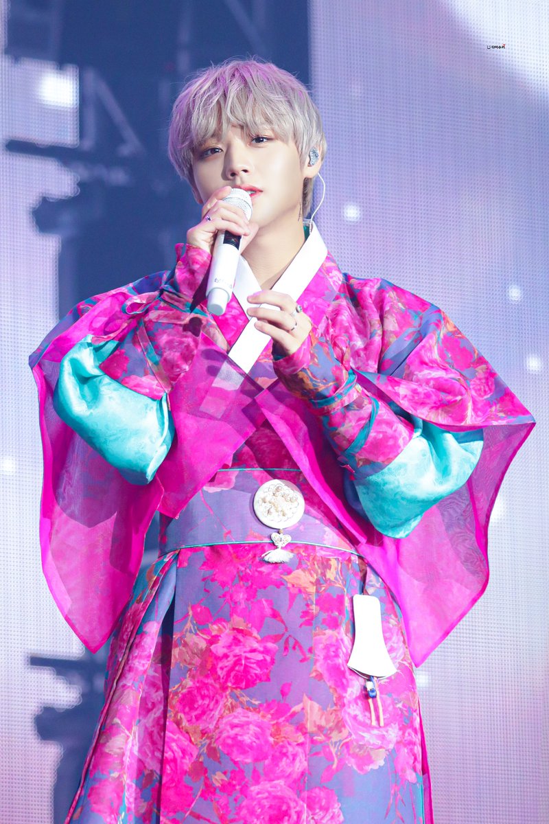 daisuki_jihoon's tweet photo. 191222 HQ

友利英水(우리영수) 存乽存貴(존잘존귀)

#박지훈 #지훈 #parkjihoon #jihoon #朴志訓 #パクジフン #ワナワン #จีฮุน https://t.co/ifouN9AmYC
