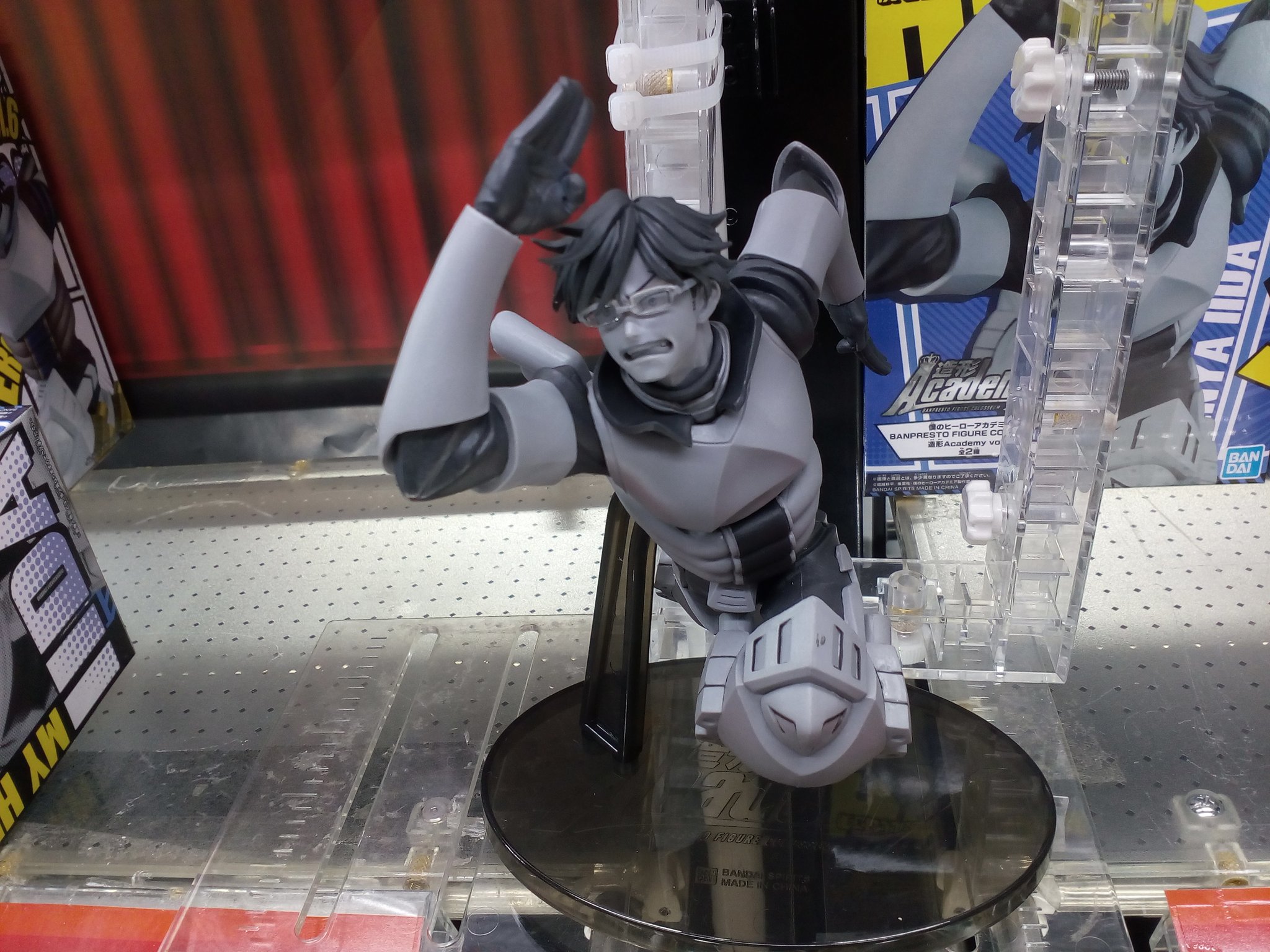 ラウンドワンスタジアム宮崎店 A Twitter 僕のヒーローアカデミア 大人気僕アカから飯田てんやフィギュア登場です てんやさんの爆走する姿って なんだか面白い ﾌﾟﾌﾟｯ カラーとモノクロ2種類展開となってます ラウワン宮崎店 僕のヒーローアカデミア
