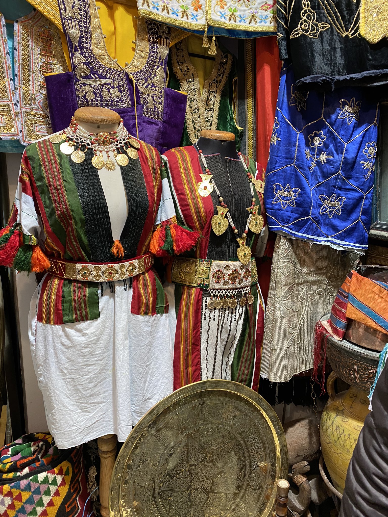 Wejdene Bouabdallah On Twitter الفستان الأمازيغي الصرف مع حليه قلادة بأصناف مختلفة وأحزمة المدينة العتيقة تونس