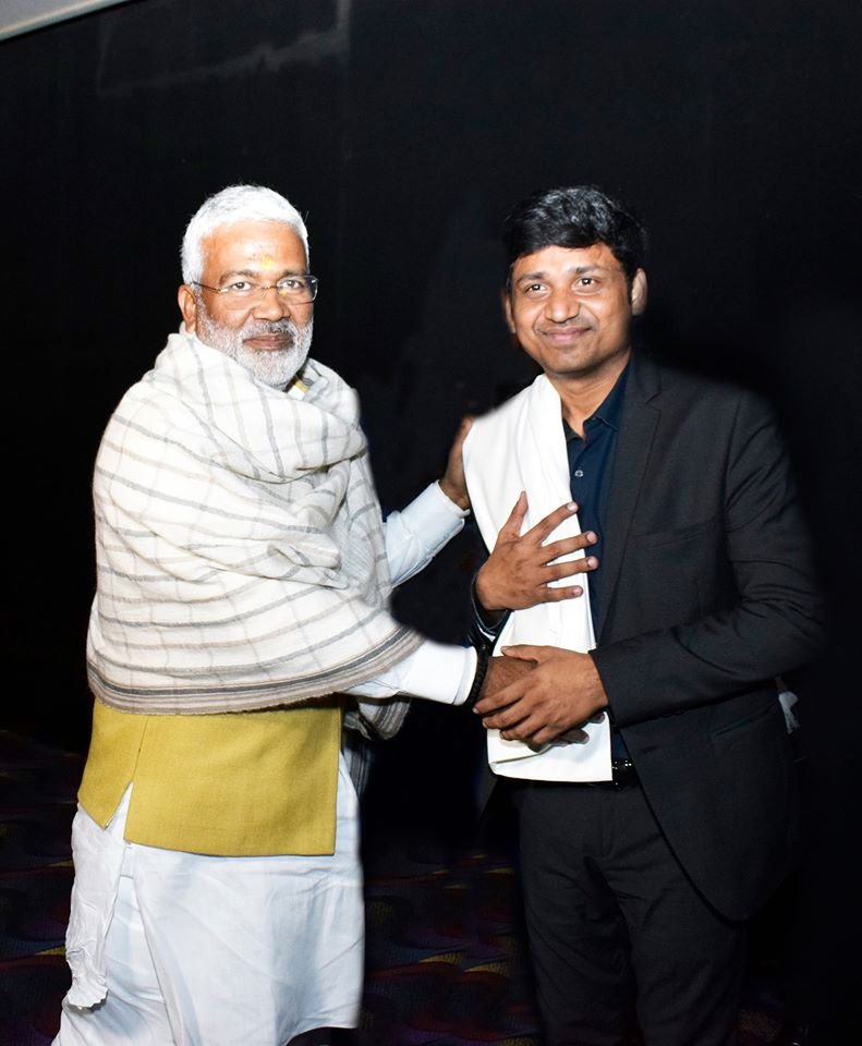SameerShaikhCMD's tweet photo. इमेज आर्ट क्रिएशन प्रोडकशन व उम्मीद संस्था द्वारा बनाये गए - "सलाम लखनऊ" वीडियो के रिलीज़ कार्यक्रम में मुख्य अतिथि श्री स्वतंत्र देव सिंह जी के स्वागत करने का सुसंयोग प्राप्त हुआ| साथ ही "सलाम लखनऊ" वीडियो में अभिनय करने का भी अवसर मिला| https://t.co/UwKEg1YsK6