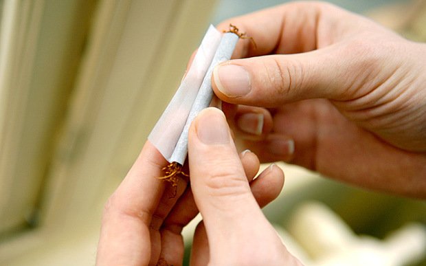 LoveMaruFamily's tweet photo. Hemp paper is a smoker's friend. Not only are they more environmentally friendly, they are less likely to be bleached. Plus, hemp papers are thicker and rougher, providing a good grip when rolling. 

#LoveMaru #HempPaper https://t.co/y0fWiuWFpv
