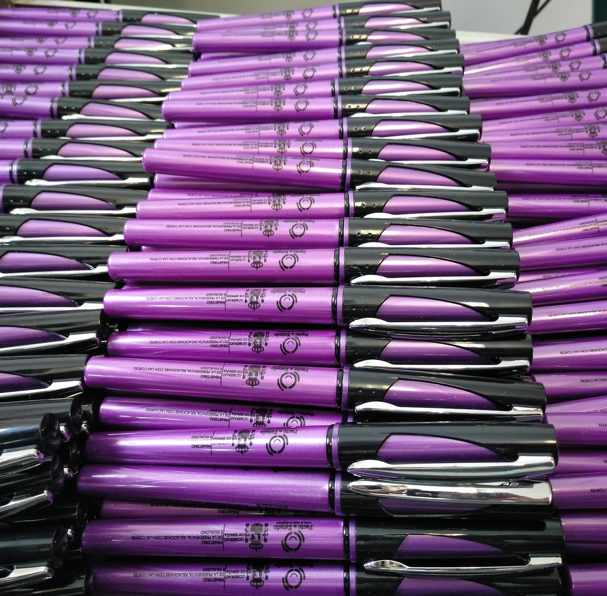 Un poco de colorido para acabar la semana!!
#tampografia #publicidadutil #regaloscorporativos #marketing #promociones