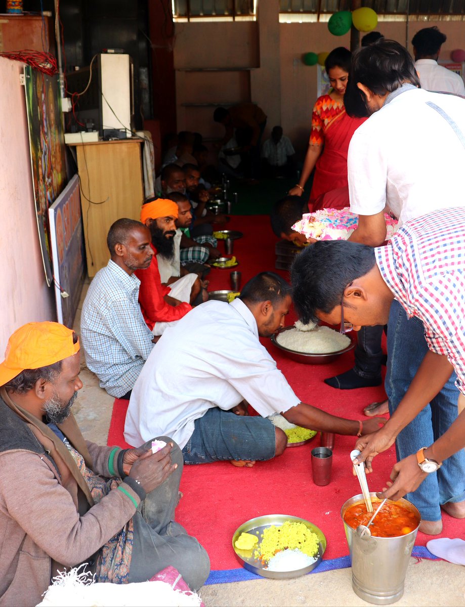 swaasafoundatio's tweet photo. #SwaasaFoundation
#NewYearCelebrations2020 #01January2020 #MatrudevobhavaOrphanage https://t.co/T8l2sYKM2P