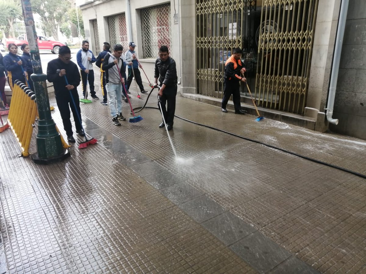 alcaldiadeoruro's tweet photo. #inicio campaña de limpieza en plaza Castro de Padilla
#JuntosPorElProgreso
#CiudadLimpia https://t.co/IGURoeWa6g