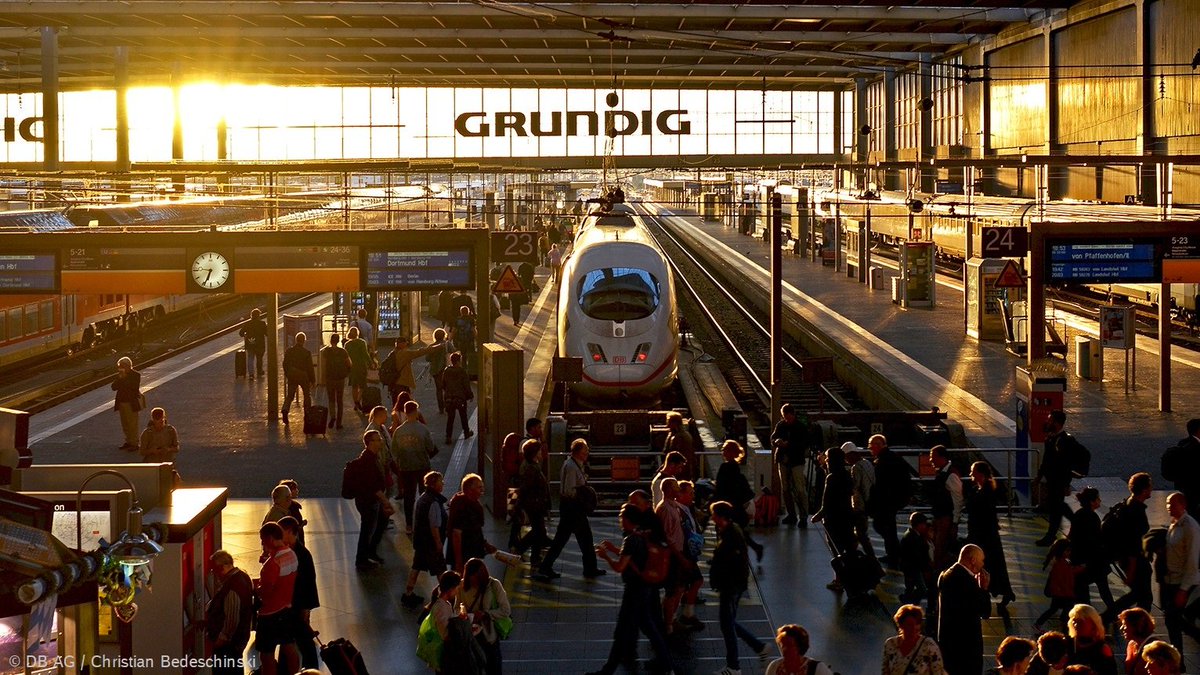 Gute Nachricht für alle, die klimafreundlich reisen möchten: Die reduzierte #Mehrwertsteuer wird auf die #BahnCard 25 und BahnCard 50 ausgeweitet. Damit sind alle BahnCards ab dem 1. Februar rund zehn Prozent günstiger. Alle Infos: deutschebahn.com/de/presse/pres… #starkeSchiene