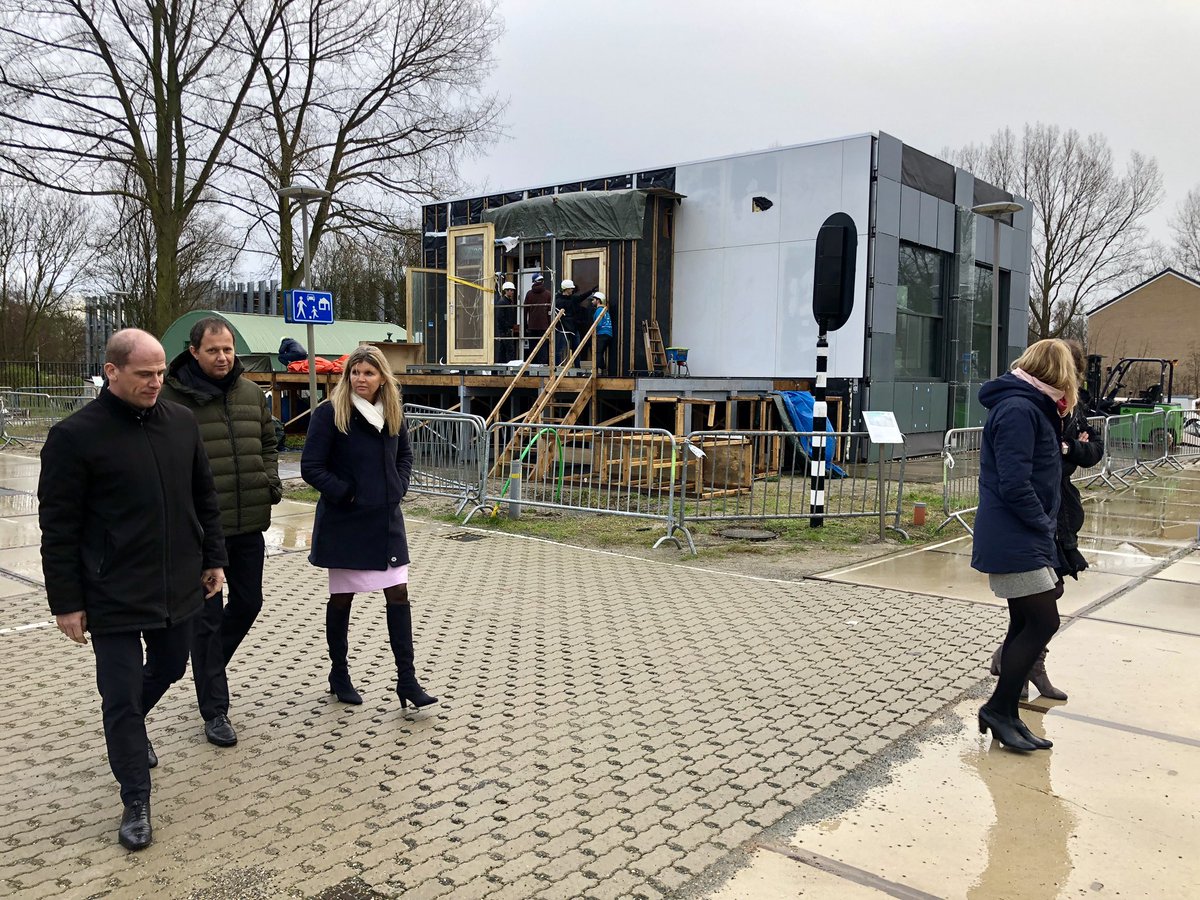 Work visit of @diederiksamsom #EU to @TheGrnVillage @tudelft to see the latest energy innnovations. With an intro by Pavel Bauer on eg the eBike-charging tile and a tour along Solar Decathlon successes @pretaloger & @morTUDelft. MOR will by opened by minister @WiebesEric on 5 Feb