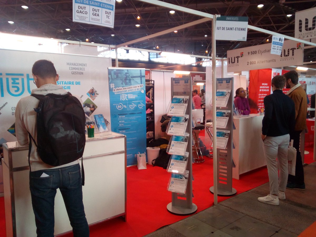 Salon <a href="/letudiant/">l'Etudiant</a> #Lyon stand <a href="/IUTsaintetienne/">IUT de Saint-Etienne</a> de <a href="/Univ_St_Etienne/">Université Jean Monnet Saint-Étienne</a> des #formation qui allient pratique et théorie <a href="/lesIUT/">Les IUT</a> pour réussir et préparer son #metier