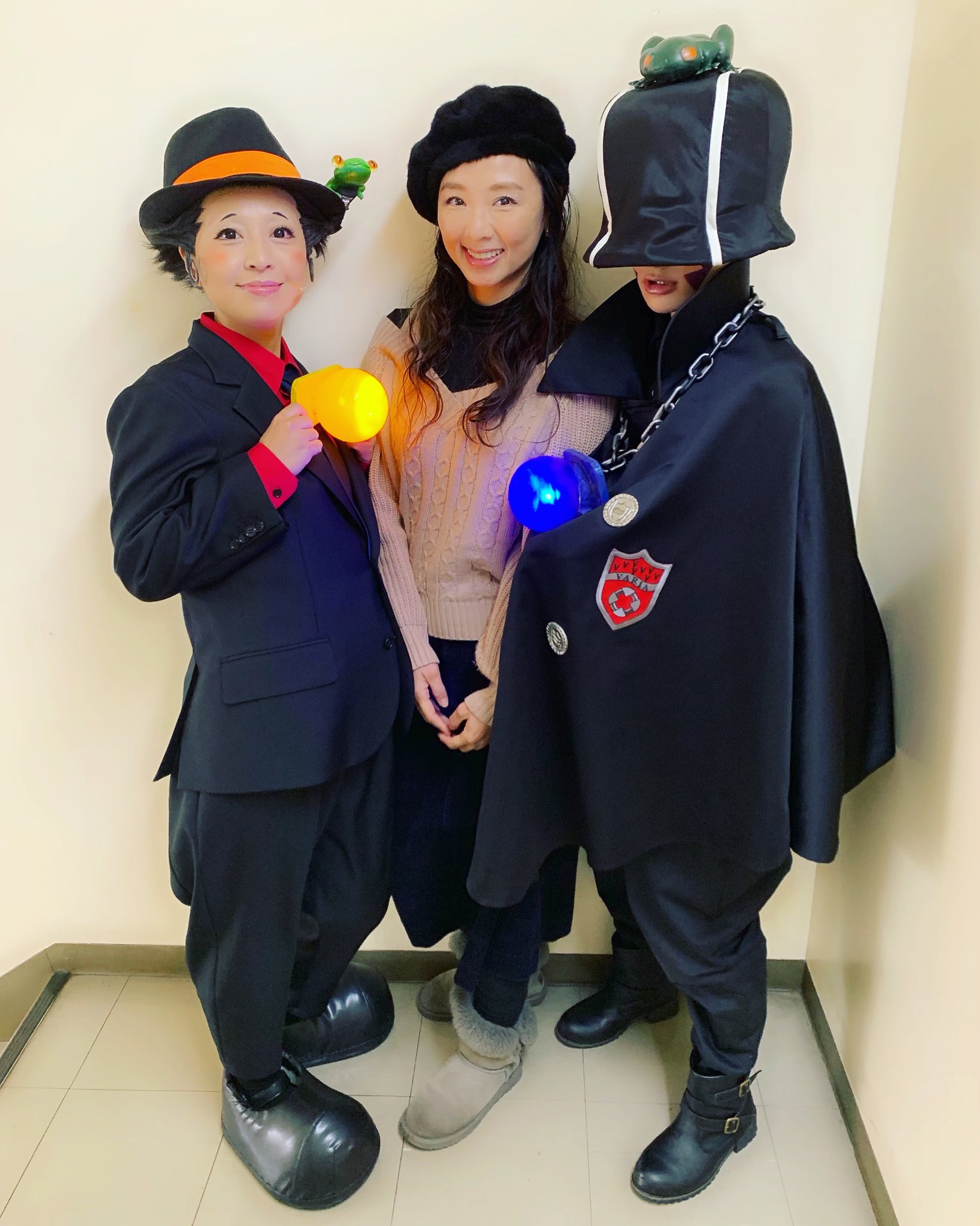 ニーコ リボステ4日目終演 来てくれたファミリーのみんなありがとな 昨日はアニメリボーンのマーモン役声優のルミさんが観劇に 霧の戦いを見届けてくれて嬉しいです おしゃぶりを光らせて記念撮影 家庭教師ヒットマンreborn リボステ