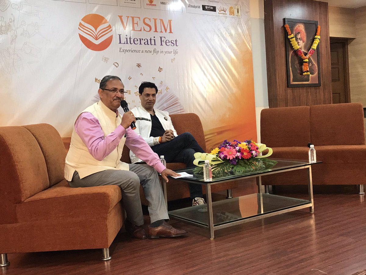 VESIMLitFest's tweet photo. Chandini bar to Indu Sarkar with our very own talented film producer and director @imbhandarkar for our @VESIMLitFest 2020, joining him is our director @SatishModh. #VesimLitFest #VLF #Vesim #itslit #Literati #artlover #Books #litison #producer #Director #Bollywood #flimfare https://t.co/kclLS61zbA