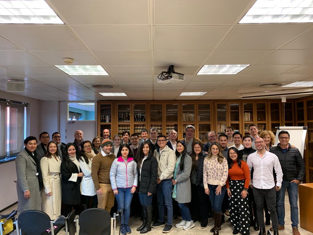MUDEJ_UV's tweet photo. Damos la bienvenida a los estudiantes de la IX ed. de nuestro #MasterUV venidos de tantos países, tras el inicio de la fase presencial 👉👉https://t.co/oZZMWuGg8w https://t.co/nYauaRlNkV