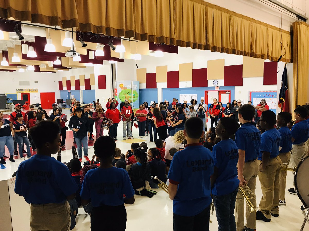joseloredo08's tweet photo. Supporting the Texans this morning on channel 11 with Ruben live! #leopardband #ElementaryBandLife @elem_longfellow @HoustonTexans  @HISDFineArt https://t.co/PLpB1Rr8Aa