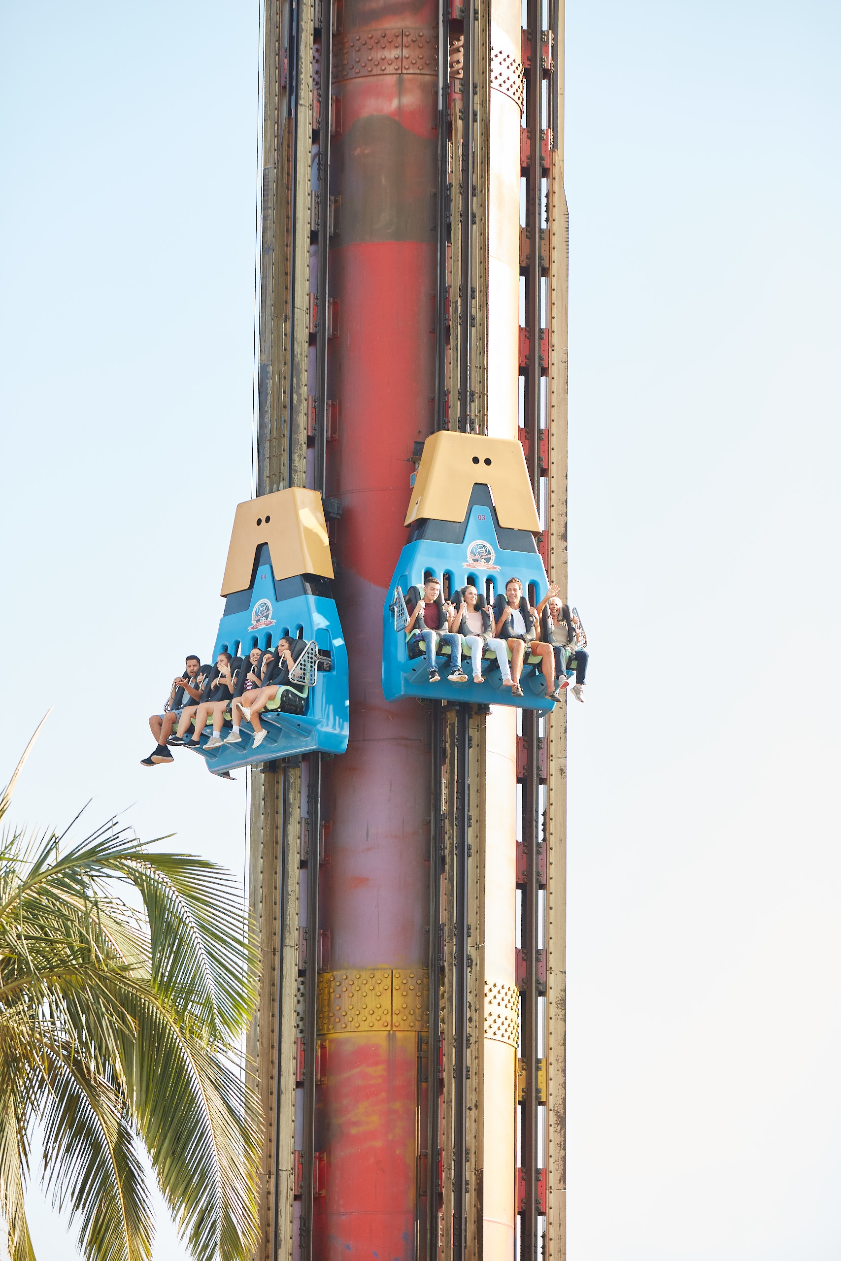 Big Tower - Beto Carrero World  A Big Tower do Beto Carrero World é o  pesadelo de muita gente, que simplesmente não chega nem perto da atração.  Afinal são 100 metros