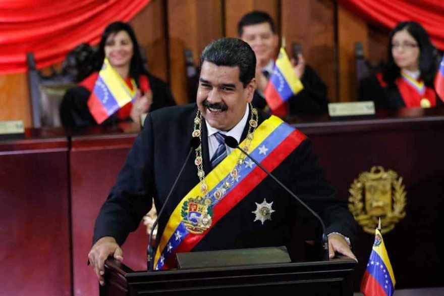 mippci_ven's tweet photo. #10Ene |📢 ETIQUETA DEL DÍA! ⏩ #PuebloPresidente

Cumplimos un año gestión del segundo mandato del presidente obrero Nicolás Maduro junto al pueblo. En defensa del legado de Chávez seguiremos venciendo por la paz, la Patria y el socialismo. https://t.co/4MO1MZpNuH