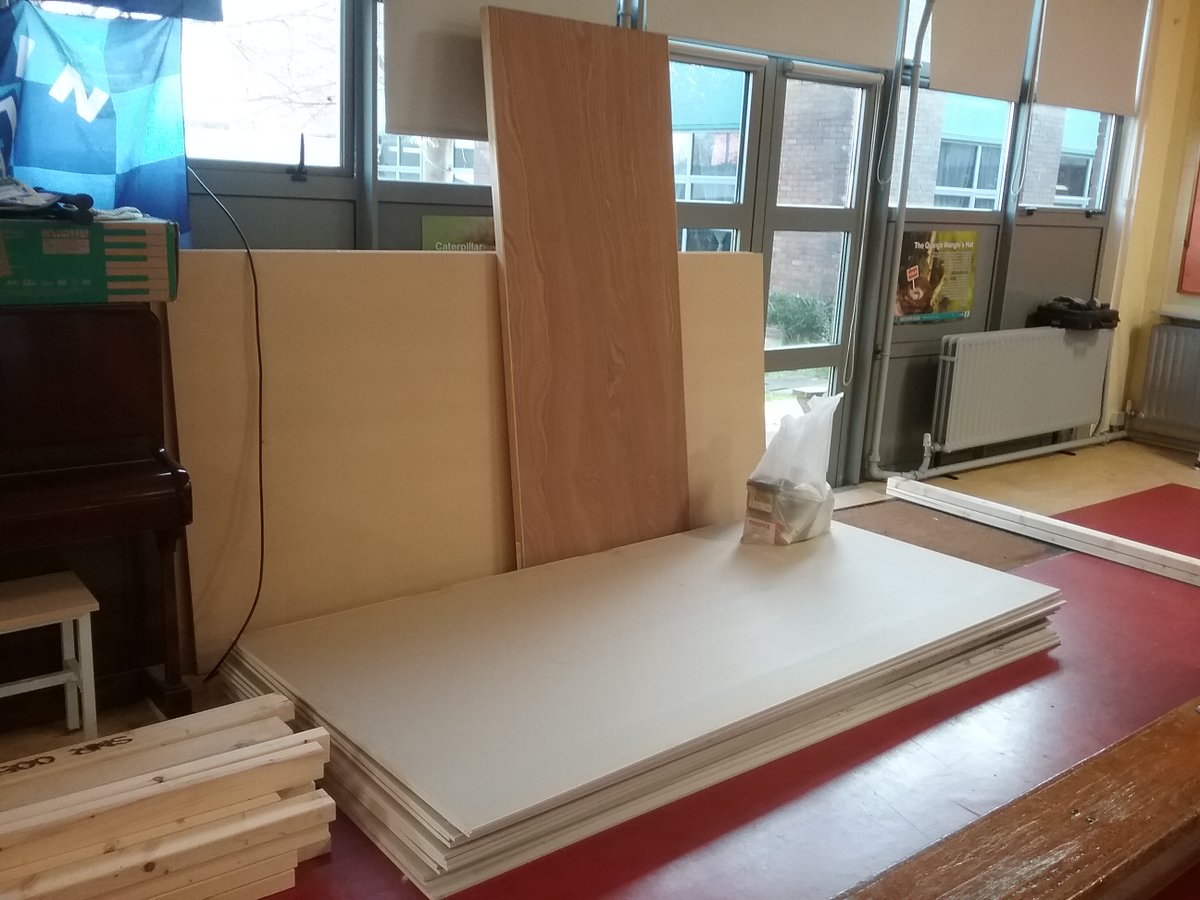 Teach_Mitchell's tweet photo. For Art this week we are designing &amp; planning in pairs; we are trying to guess what Gary is building with his materials. We noticed they are 2d &amp; 3d shapes!
We guessed a clubhouse, shed, class-gym room, bench, castle, house or a stage! #art #design #architecturaldesign https://t.co/XdJaqvauVS