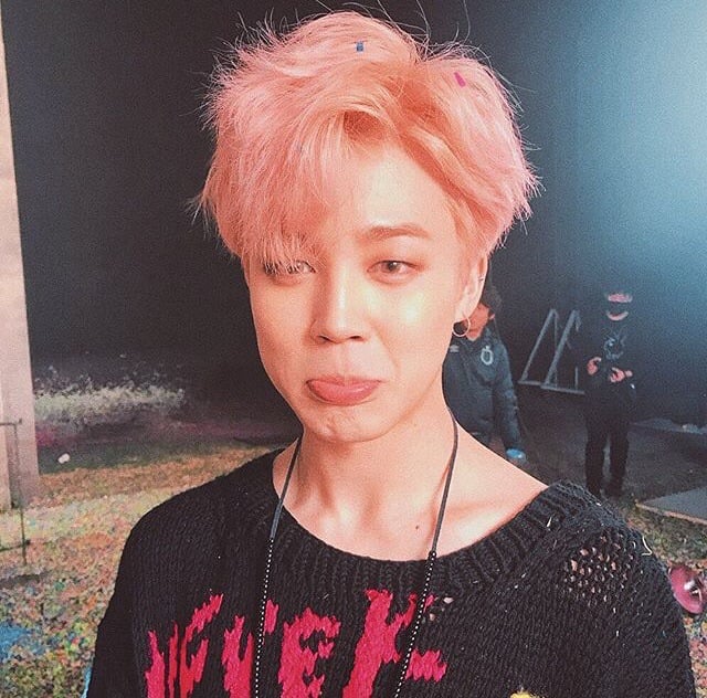 — day 10 of 366I miss pink haired Jimin 