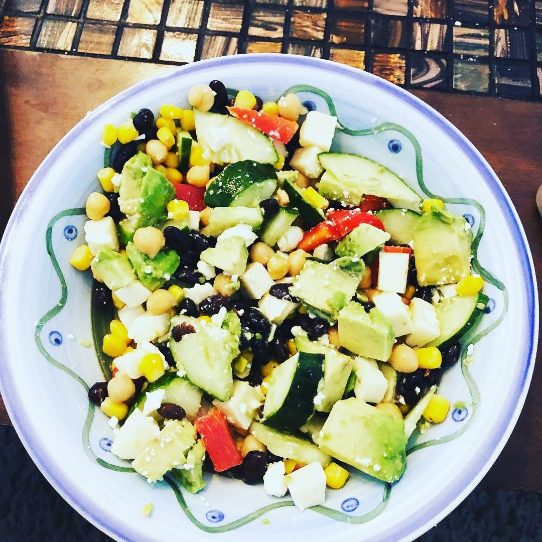 CystitisIndia's tweet image. Credits- #Instagram
#icfriendly #recipe #foodie #recipes #SpoonieChat
Cucumber
Chick peas
Corn
Red pepper
Black beans
Mozzarella chunks
Avocado

Topped with a little feta, olive oil, and salt! •