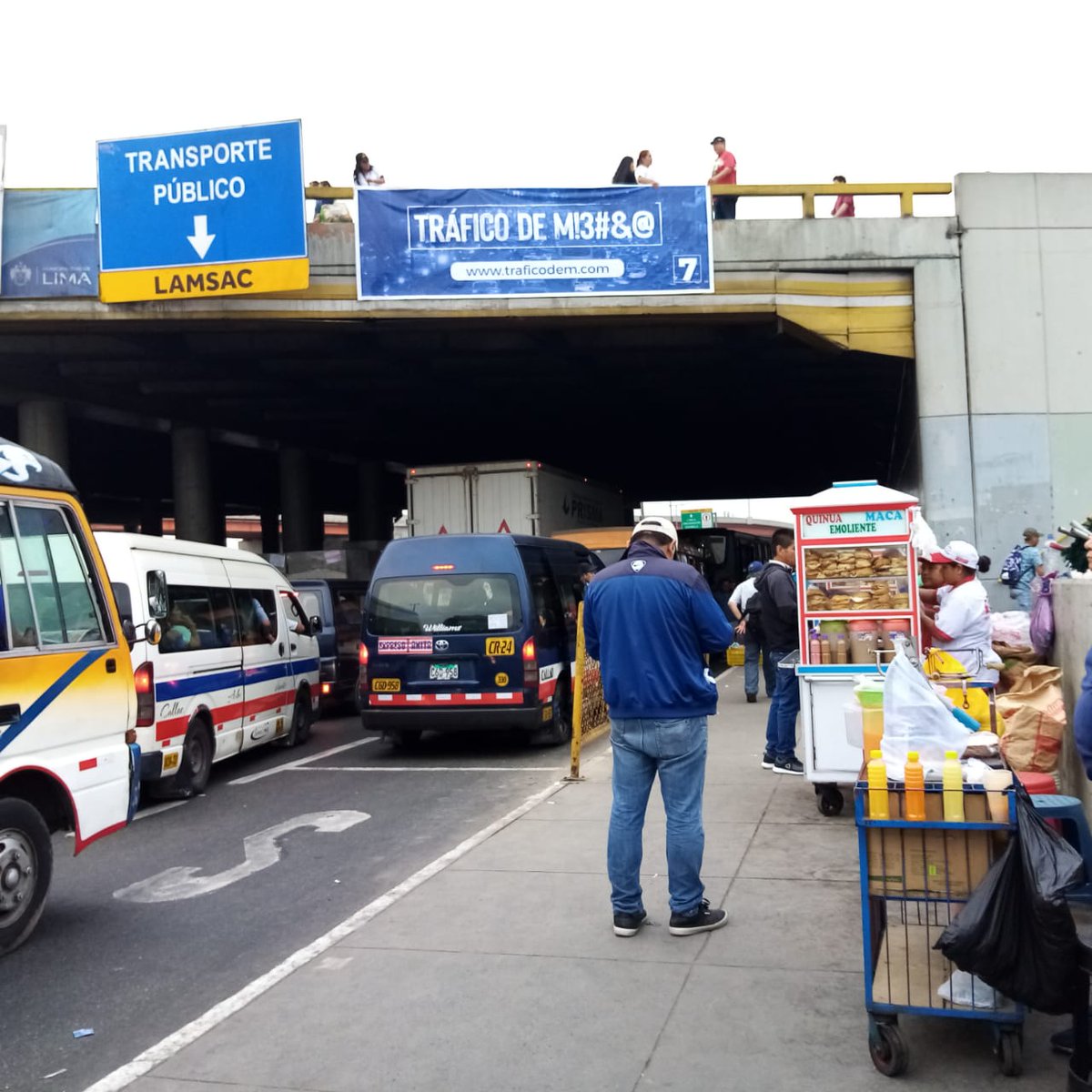 ugaz_carlos's tweet photo. Ayer salimos a las calles, en diferentes distritos de Lima, para expresar lo que sienten todos los ciudadanos que se movilizan en la ciudad #TraficoDeMierda https://t.co/cVTiNtpnsv