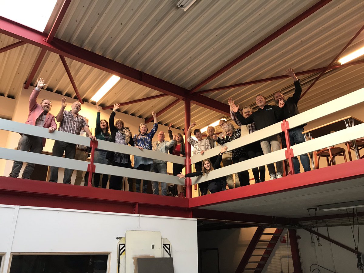 Pluginatwork's tweet image. Wij staan ervoor!

Ons geweldige, gezellige, hard werkende team. (op een aantal afwezige na) 
Wij staan naast en voor de jongeren, jongvolwassenen en ouderen die bij Plug-in@work bezig zijn en om ze te helpen, ondersteunen waar nodig. O