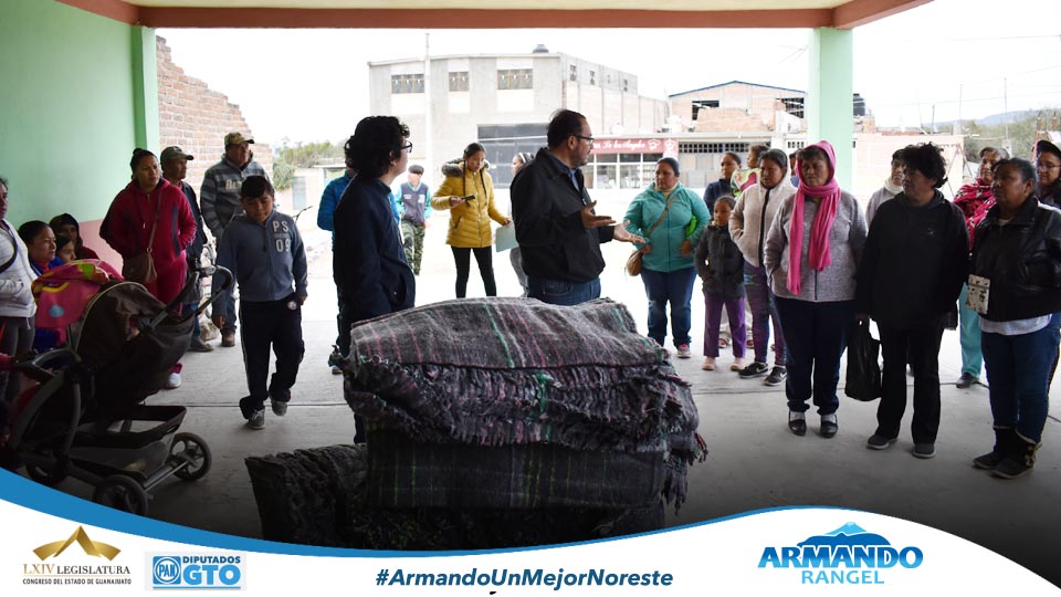 ArangelHe's tweet photo. Sabemos que en estos tiempos de clima frío en nuestra región es necesario visitar a las personas que más vulnerables están ante los climas. Por eso visitamos la comunidad de San Ignacio del municipio de #SLPaz para llevar nuestra campaña #AbrigandoElNoreste
@DiputadosPANGto https://t.co/c8vvq4sZai