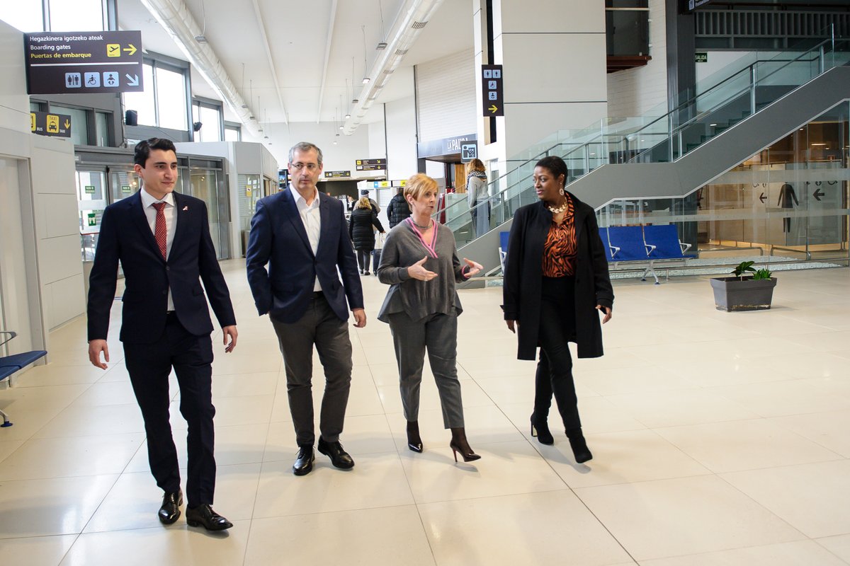 arantxa_tapia's tweet photo. @Gob_eus @deiEJGV @Gipuzkoa @markelolano @MugikortasunGip @aena ✈🇬🇧 @British_Airways #CityFlyer konpainia britaniarrak London City-ra hegaldi berria 2020ko uztailaren 10ean jarriko da martxan el 10 de julio de 2020 #ortzibia➡️ https://t.co/bCGbV9Xo5R https://t.co/8tKWRkMsuy