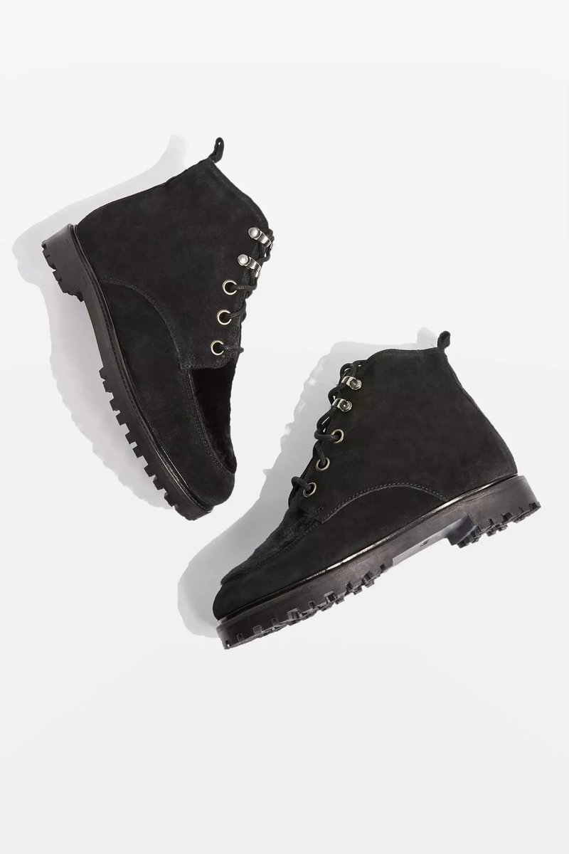 Holishop1's tweet photo. Embrace the biker look with these KANYON Hiker Books in black. 💥 

Style with a pair of jeans and a frayed denim jacket to complete the look. 😎 

Get 70% off and a further 10% with code TSXTRA10.

https://t.co/8Lg4oBY6BD

#Holishop #HikerBoots #Boots ##Footwear https://t.co/u7VnLX0ny5