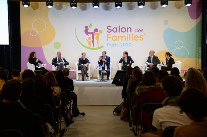 AdrienTaquet's tweet photo. Garantir aux parents une information plus fiable et un suivi adapté, améliorer les modes d'accueil et les congés parentaux : au @salonfamilles, réunion publique sur les priorités du projet des #1000PremiersJours.
Merci aux experts et aux parents pour leur participation ! https://t.co/dfbWf4T6Ch