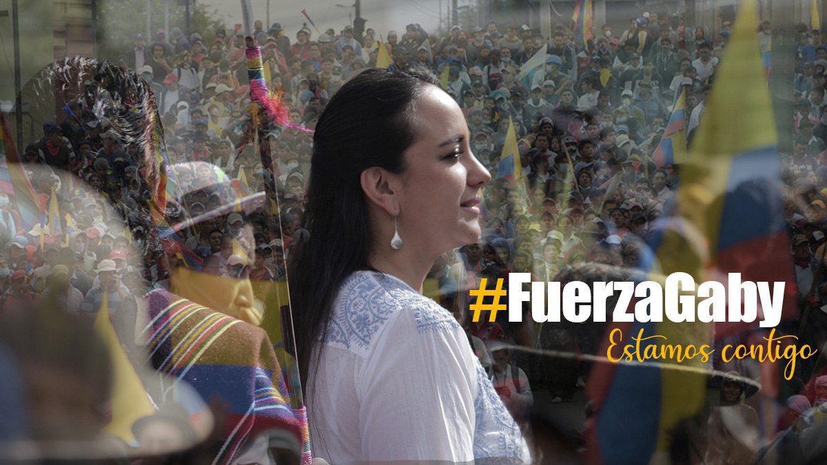 MonicaBritoRC's tweet photo. El nivel de ODIO y PERSECUCIÓN no deja de sorprendernos, si no pueden contigo, se meten con tu familia. Son el #GobiernoDeTodos los repugnantes odiadores.

@GabrielaEsPais que el abrazo del pueblo que sabe de tu valía e integridad te cobije, #FuerzaGabi.
@MashiRafael @JorgeGlas https://t.co/L6cSJxHbAb