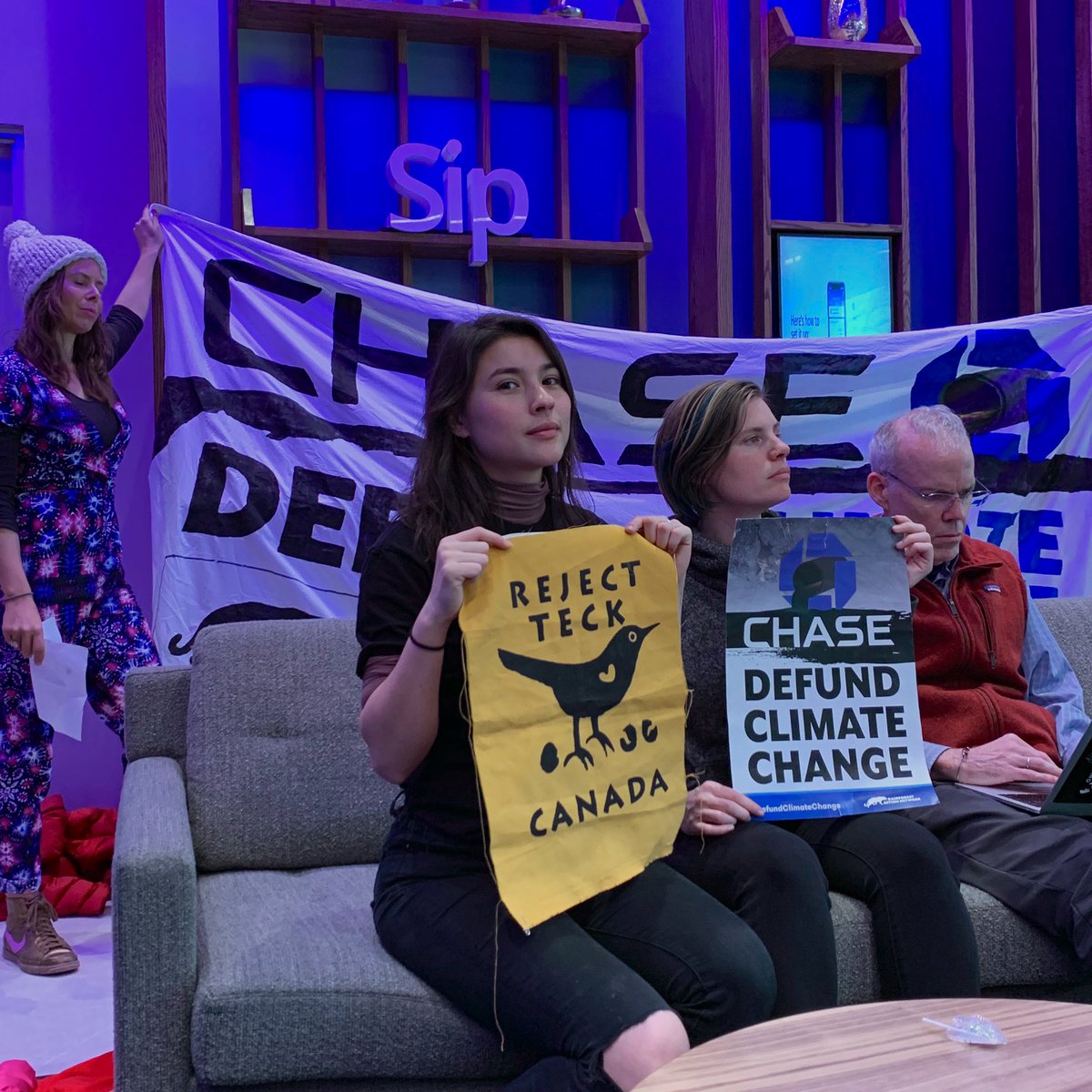 Activists occupying <a href="/Chase/">Chase</a> Bank branch in DC w/ a clear call to #RejectTeck!

The Teck mine would be a deadly tar sands disaster, trample Indigenous rights, &amp; shatter Canada’s climate targets.

It’s time to #StopTheMoneyPipeline funding these terrible projects. #FireDrillFriday