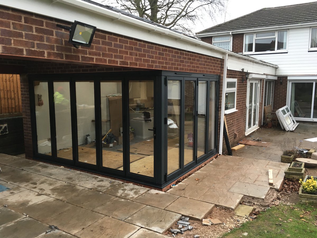 Armstronginduk's tweet photo. #Aluk #bifolds with floating corner post in anthracite grey 7016 
ask about our full range of Bi-fold door options
#MyExpertInstall https://t.co/MX2RyzXU7T