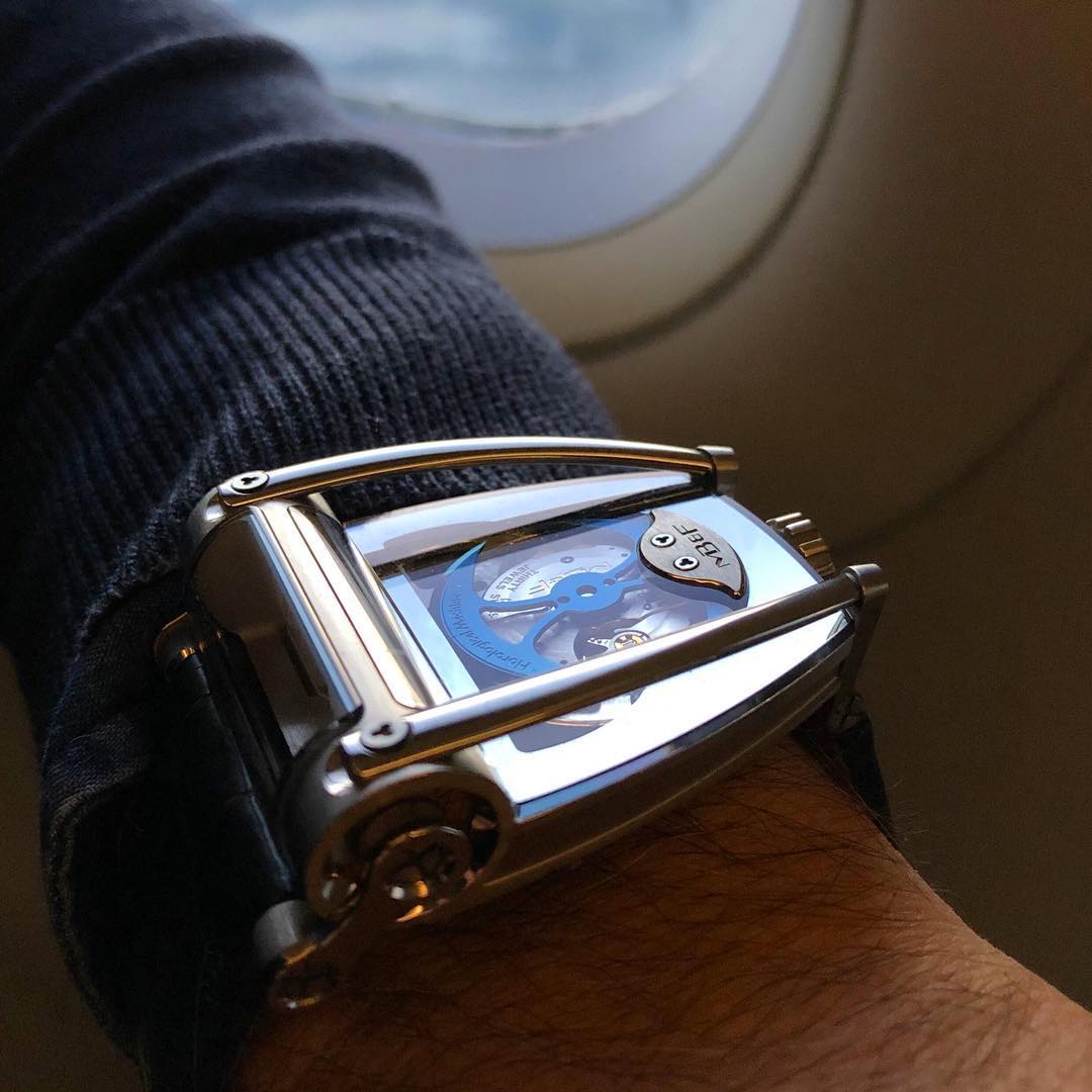 EpicureansWatch's tweet photo. Here's the HM8 Can-Am. Grade 5 titanium rollbars and an 18K white gold case protect the automatic "engine" inside, powered by the blue battle-axe winding rotor! ⌚
Cheers Epicureans! 🥂
Thanks @mbandf for sharing!
_____________
#mbandf #hm8 #hm8canam #horologicalmachin https://t.co/jf9j7Y7LyF