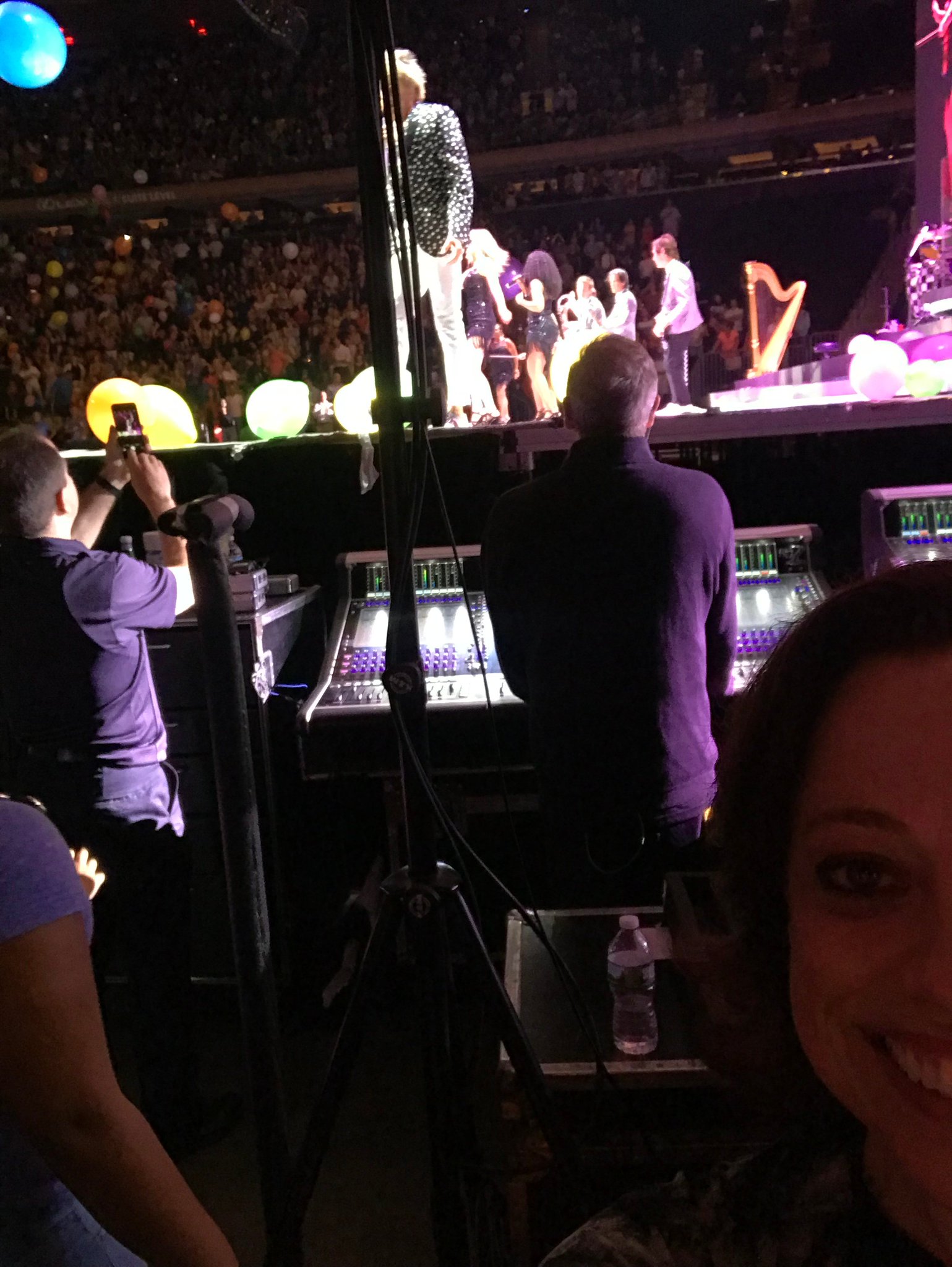 Happy birthday to Rod Stewart! I\m sure he\s still talking about that night I took my selfie with him... 