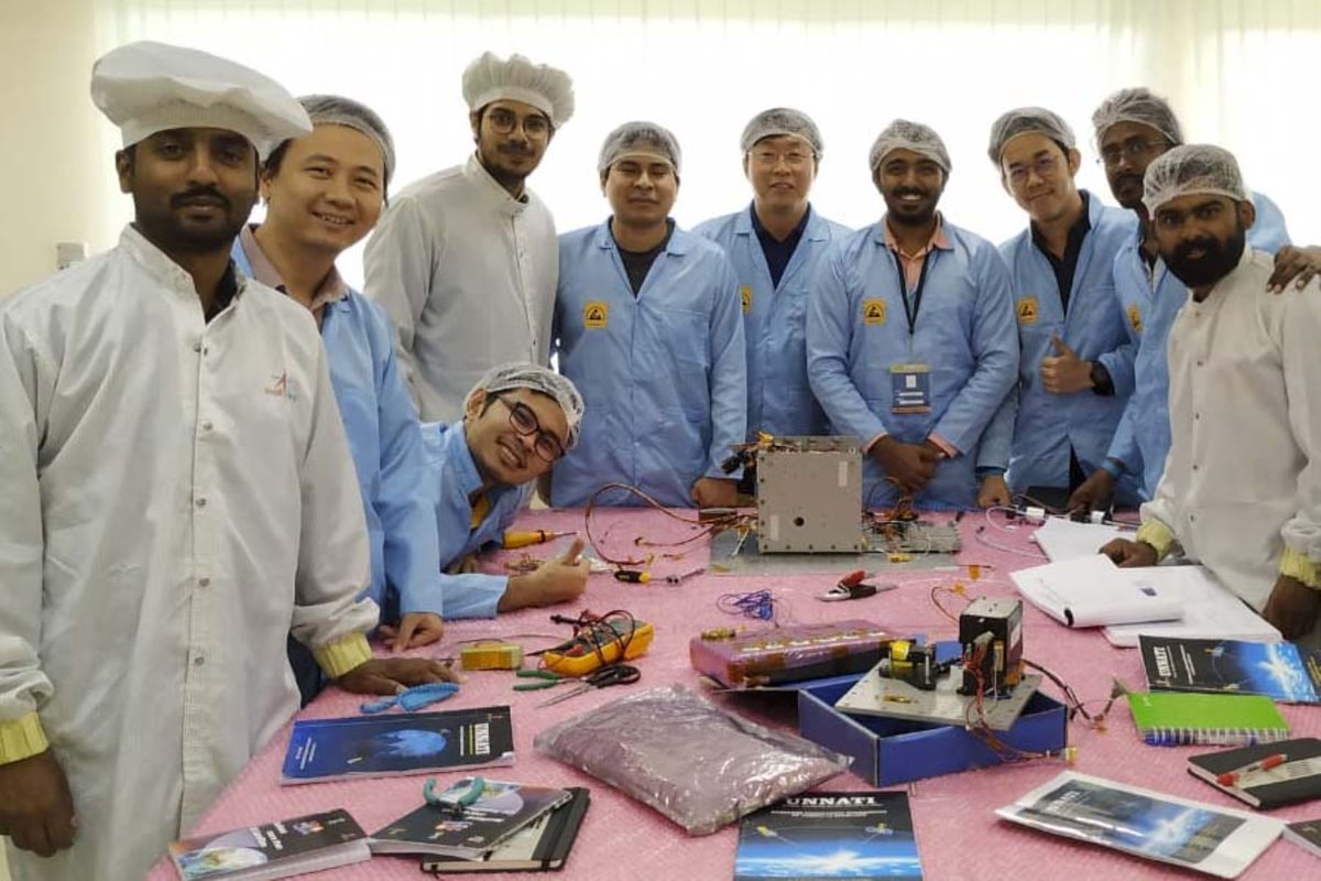 Agencia_Andina's tweet photo. 🛰 Ingenieros peruanos participaron en programa de Nanosatélites en la India.👉https://t.co/Tg8m2oqWpr https://t.co/PBogfboyjG