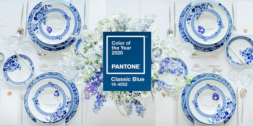 A COR DO ANO 2020 É UMA COR DA VISTA ALEGRE DESDE SEMPRE 
A <a href="/pantone/">PANTONE</a> não podia ter escolhido uma cor mais portuguesa para este ano. Conhecida como azul clássico, transmite paz e tranquilidade, especialmente sedutora quando aplicada a porcelana.bit.ly/30a4pFk #pantone2020
