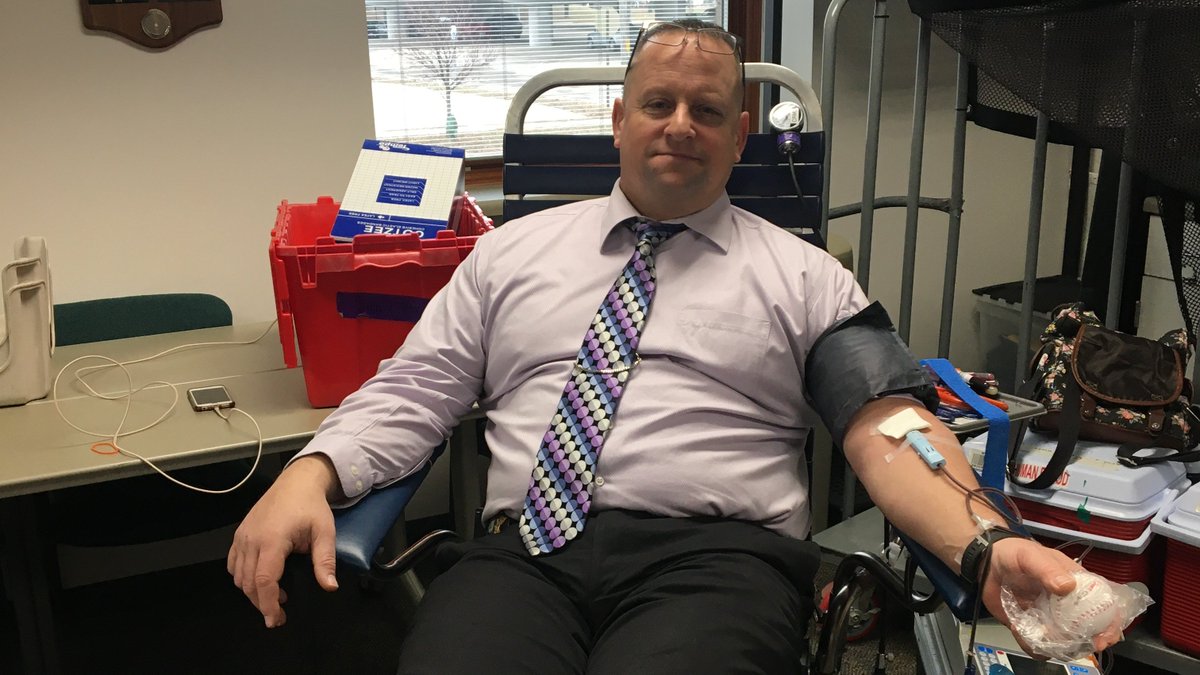 LinnIASheriff's tweet photo. LCSO partnered with @WillYouGive and @nationalcops to host a #BlueBloodDrive. #HerosAreOurType🩸 https://t.co/bz5Pc9ThoL