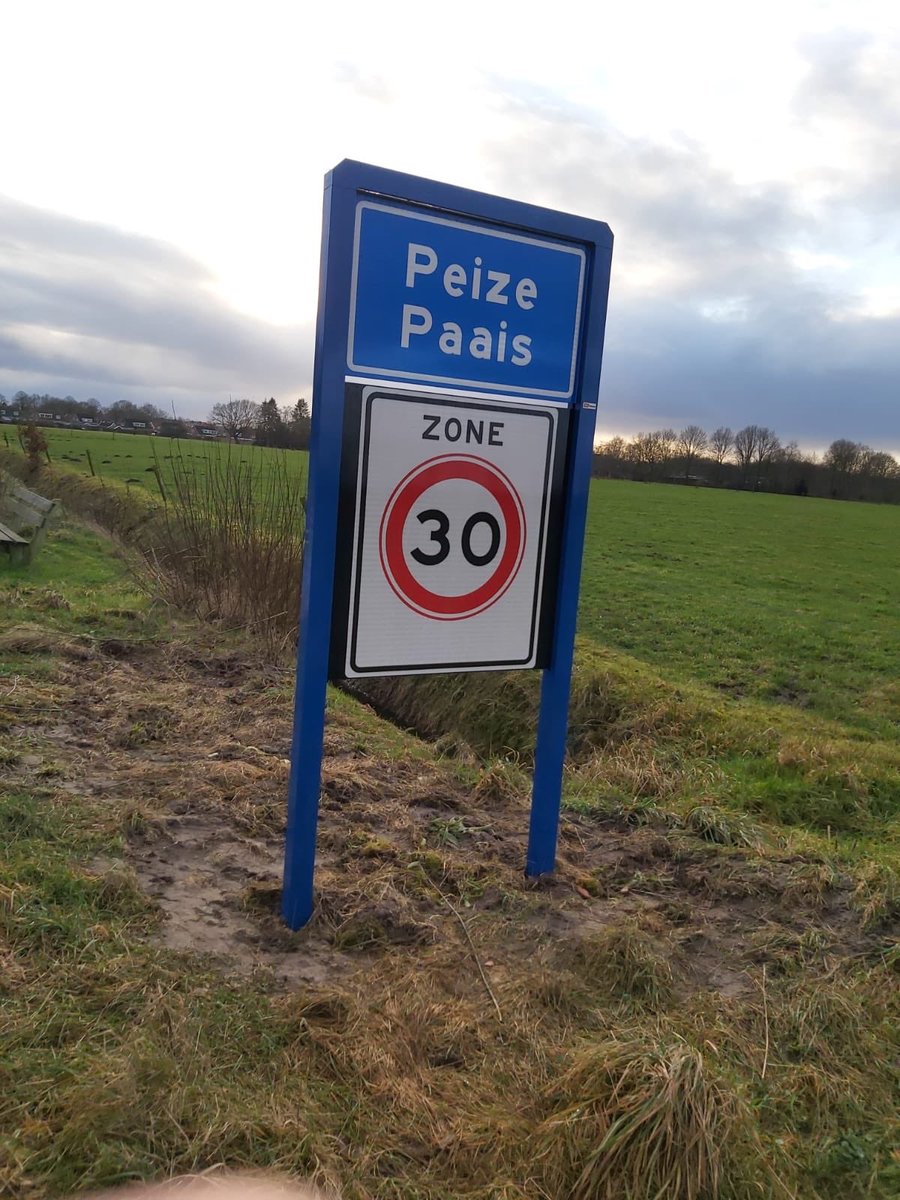 JKrooneman's tweet photo. Het is mooi wonen in Paais!! #peize #paais. Prachtig, de Drentse taal @NijnuisTea!!! https://t.co/lCGcDSsG3M
